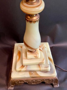 lot 185 image: Beautiful Akro Agate Double Socket Floor Lamp