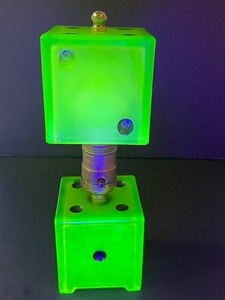 lot 100 image: AMAZING Art Deco Uranium Dice Cube Lamp - RARE