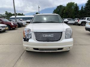lot 12 image: 2008 GMC Denali