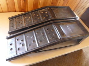 lot 30 image: Set of Metal Car Ramps