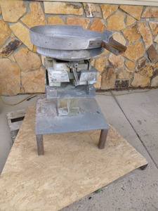 lot 3 image: Syntron Vibrating Sorter