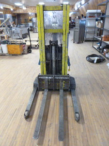 lot 8 image: Crown Power Walkie Stacker Forklift