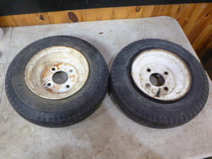 lot 38 image: 2 Trailer Tires