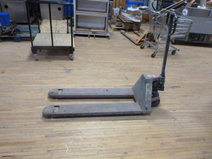 lot 43 image: Pallet Jack