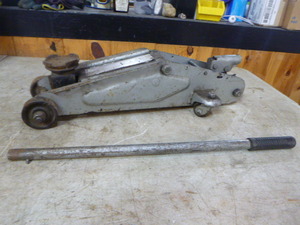 lot 50 image: Hydraulic Floor Jack