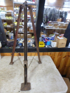 lot 51 image: Tri-Pod Jack