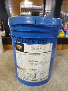 lot 52 image: Sunlube Hydraulic Oil