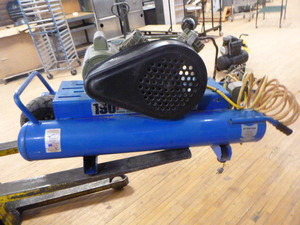 lot 57 image: Twin Tank Air Compressor