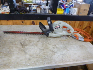 lot 75 image: Craftsman Electric Hedge Trimmer