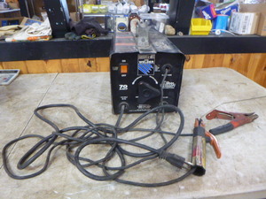 lot 90 image: Campbell-Hausfeld Arc Welder