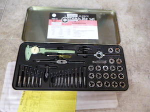 lot 99 image: Duracraft Tap & Die Set