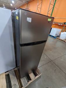 lot 113 image: Thomson 7.5 cu. ft. Top-Freezer Refrigerator
