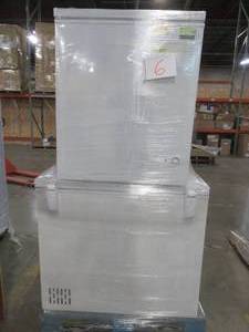 lot 6 image: LARGE WHOLESALESALVAGE PALLET (4 Pieces) OF 5.0 & 7.0 Cu. Ft.  CHEST FREEZERS