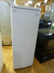 lot 8 image: Insignia Upright Freezer