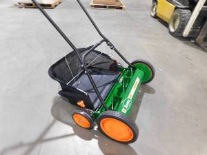 lot 97 image: Scotts 20 in. Manual Walk Behind Reel Mower with Grass Catcher