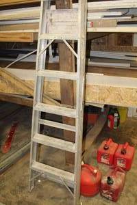 lot 14 image: 6 Aluminum Step Ladder