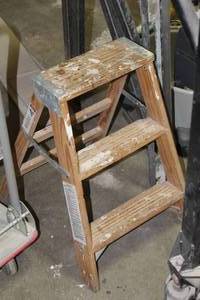 lot 18 image: 2 Wood Step Ladder