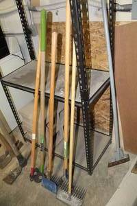 lot 40 image: Lot of (5) Assorted Yard Hand Tools - Dethatchers, Hoes, Rakes