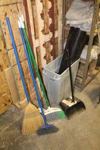 lot 56 image: Lot of (4) Brooms w Dust Pan