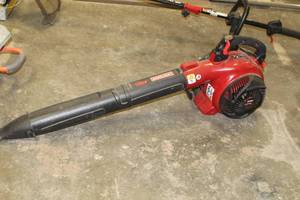 lot 59 image: Craftsman 25cc Gas Blower