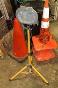 lot 62 image: HDX Shop Worklight with Tripod Stand