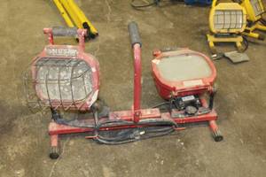 lot 64 image: Husky Dual Lamp Shop Worklight
