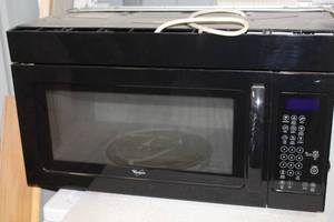 lot 83 image: Whirpool WMH1163XVB-3 Household Microwave Oven
