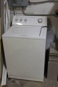 lot 84 image: Whirpool LSQ9544KQ0 Electric Clothes Washing Machine