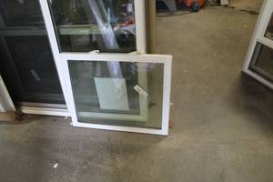 lot 109 image: 28x22-12 Window Section