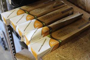 lot 118 image: Lot of (5) 16 Side Mount Valet Rods