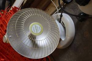 lot 119 image: Presto Heat Dish plus Footlight Parabolic Electric Heater