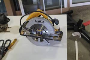 lot 131 image: DeWalt DWE574 7-14 Circular Saw