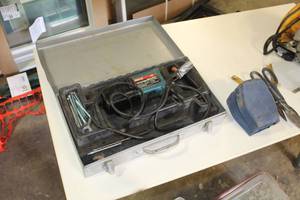 lot 129 image: Bosch Bulldog 11212VSR 34 Rotary Hammer with Metal Case