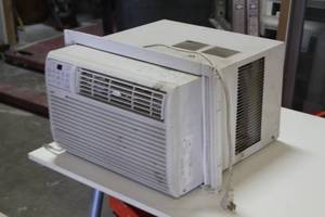 lot 101 image: Sears Kenmore 25374106300 Window Air Conditioning Unit