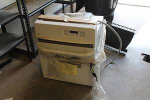 lot 102 image: GE JRP20WJ3WW Electric Oven