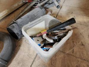 lot 187 image: Bin of Tools w Stanley Rivet Gun MR100CG