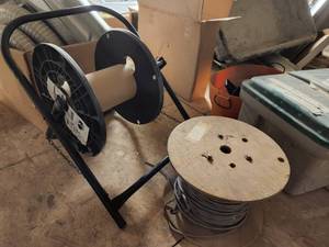 lot 202 image: 14 GA Wire (partial spool) w Wire Stand