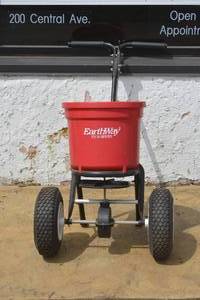lot 3 image: Earthway Seed Spreader