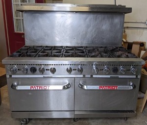 lot 5 image: Patriot 10-Burner Gas Range 60 W - X
