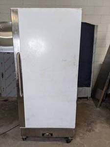 lot 7 image: Artic Air Commercial Freezer R22CWF2 - X