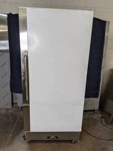 lot 8 image: Artic Air Commercial Freezer R22CWF2 - X