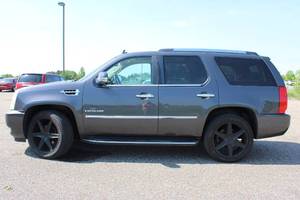 2010 Cadillac Escalade Luxury - AWD - 2 OWNER