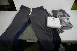 lot 167 image: NEW Mens Clothing - XL - Lucky Jeans