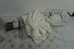 lot 7 image: Assorted Bathroom Items - Mat, Bin, Shower Curtain