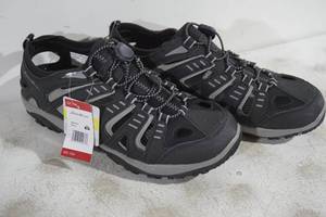 lot 228 image: NEW Eddie Bauer Eastport Shoes - Size 10 M