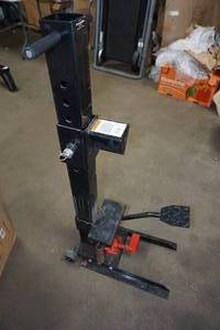 lot 55 image: 8 Ton Log Splitter