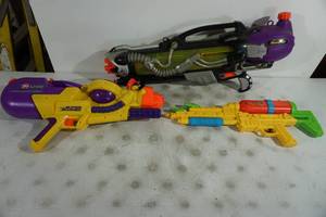 lot 75 image: Vintage Super Soaker Squirt Guns - 3031, CPS 1200