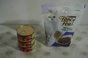 lot 86 image: Purina Fancy Feast Cat Food - 3 Cans of Wet Food