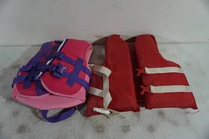 lot 93 image: Youth Life Jackets - Full Throttle, Stearns