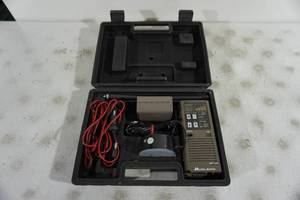lot 130 image: Vintage Midland Portable CB Radio